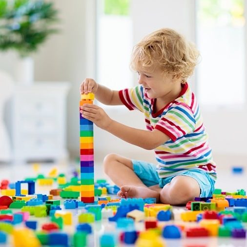 Fine motor skills activities for toddlers – little boy playing with blocks Fine motor skills activities for toddlers - little boy playing with blocks