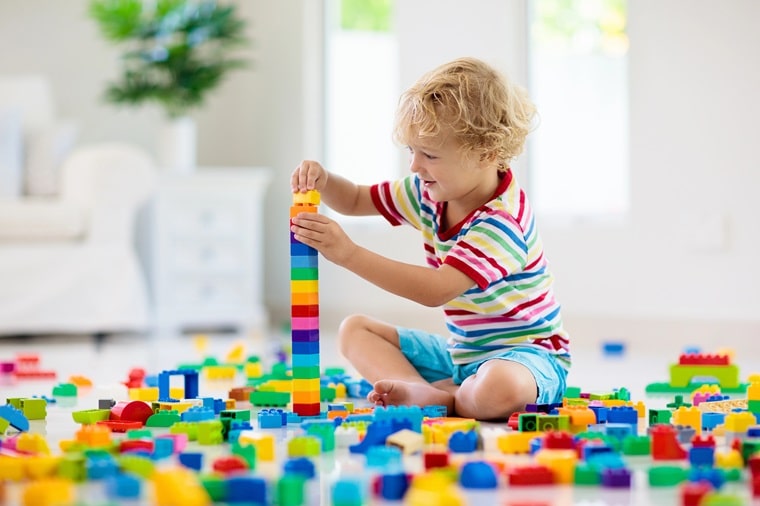 Fine motor skills activities for toddlers - little boy playing with blocks